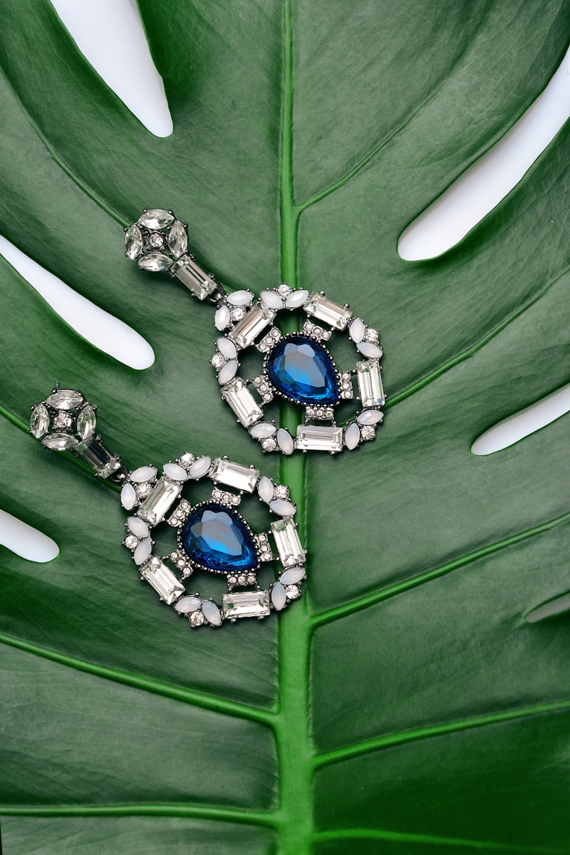 Lumière Solitaire Pendant